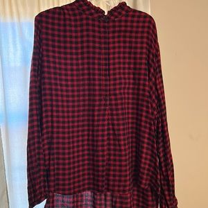 Black and red plaid flannel shirt armpit to armpit 26".